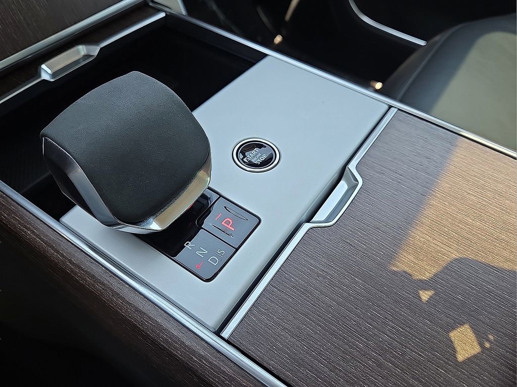 Used 2024 Land Rover Range Rover SE image 28
