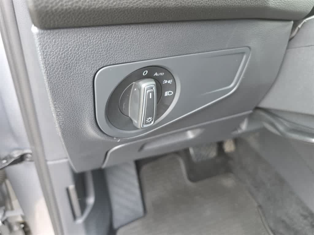 Used 2023 Volkswagen Tiguan SE w/ Panoramic Sunroof Package AWD/4WD image 13