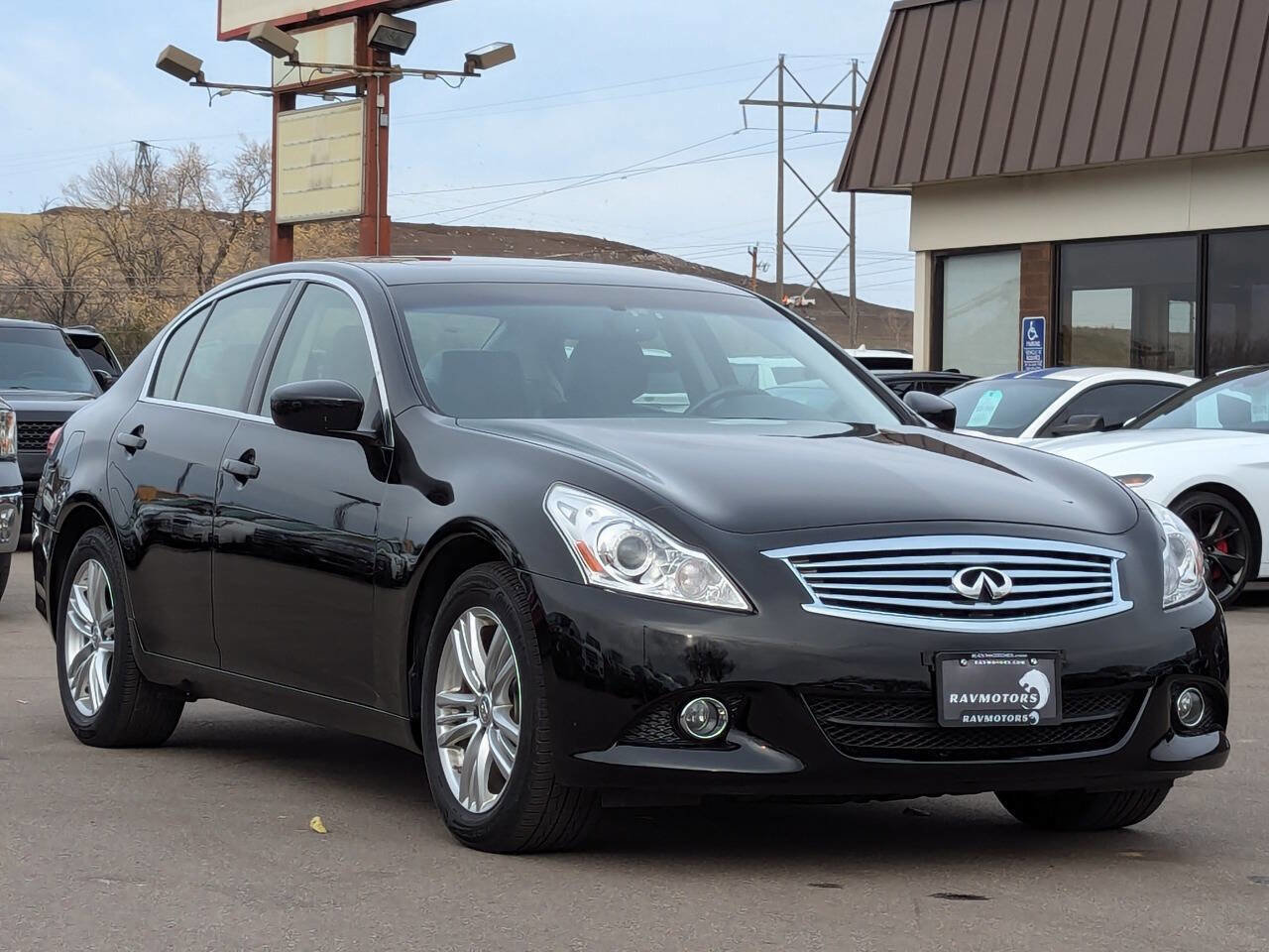 Used 2015 INFINITI Q40 AWD w/ Moonroof Package image 5