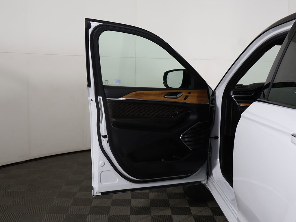 Used 2023 Jeep Grand Cherokee Summit image 23