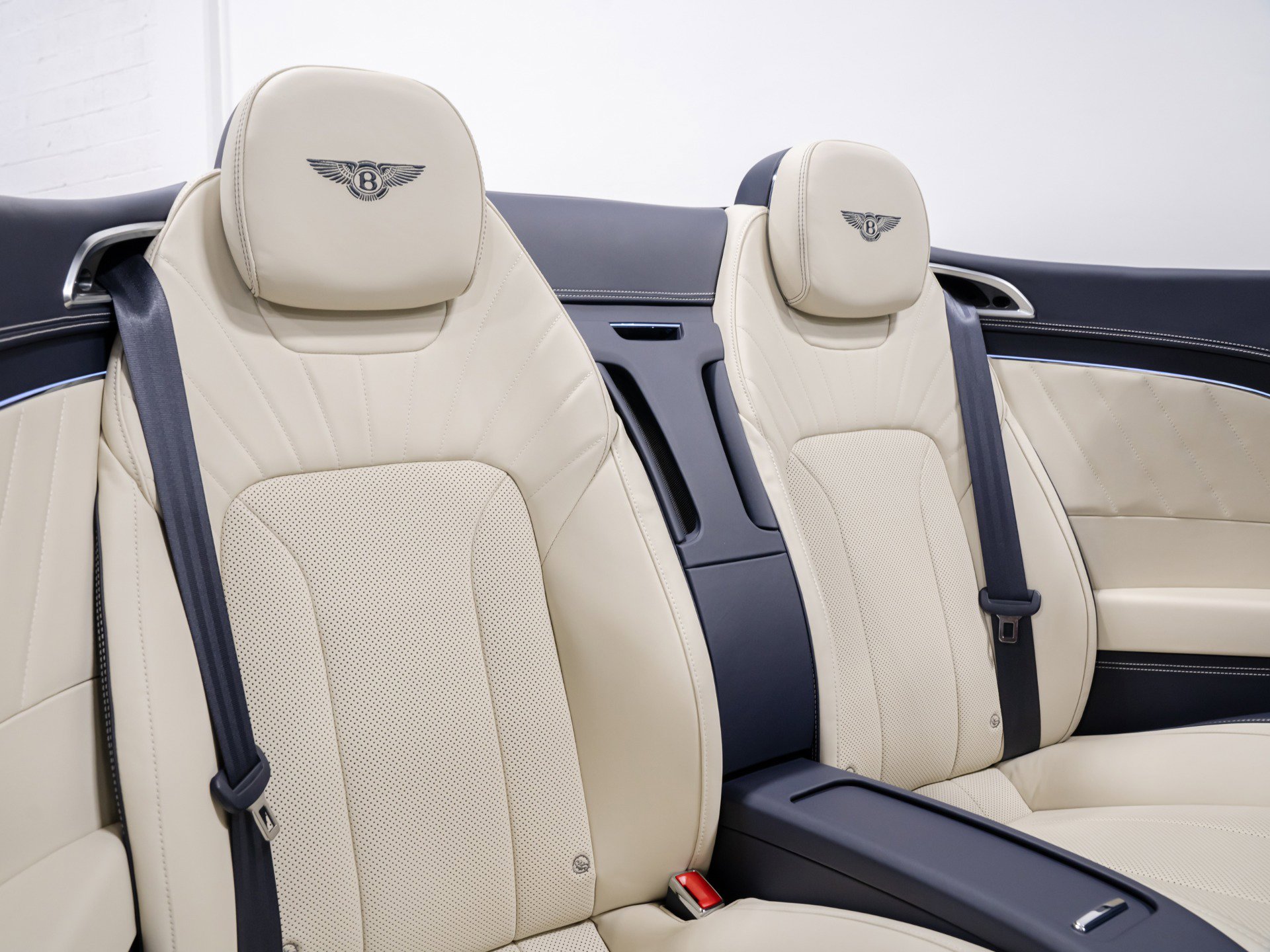 Used 2024 Bentley Continental GT V8 AWD/4WD image 85