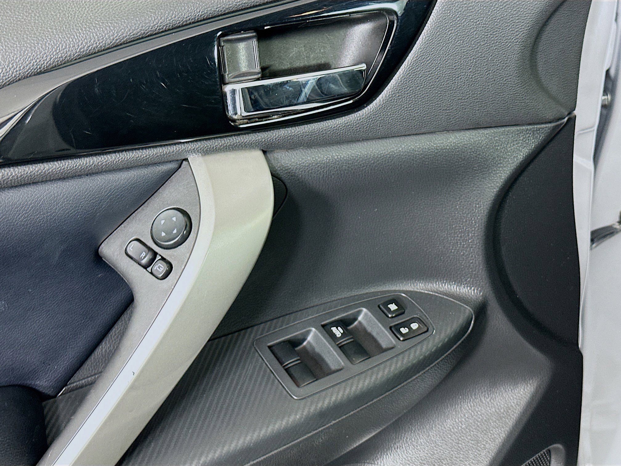 Used 2024 Mitsubishi Eclipse Cross SE image 15