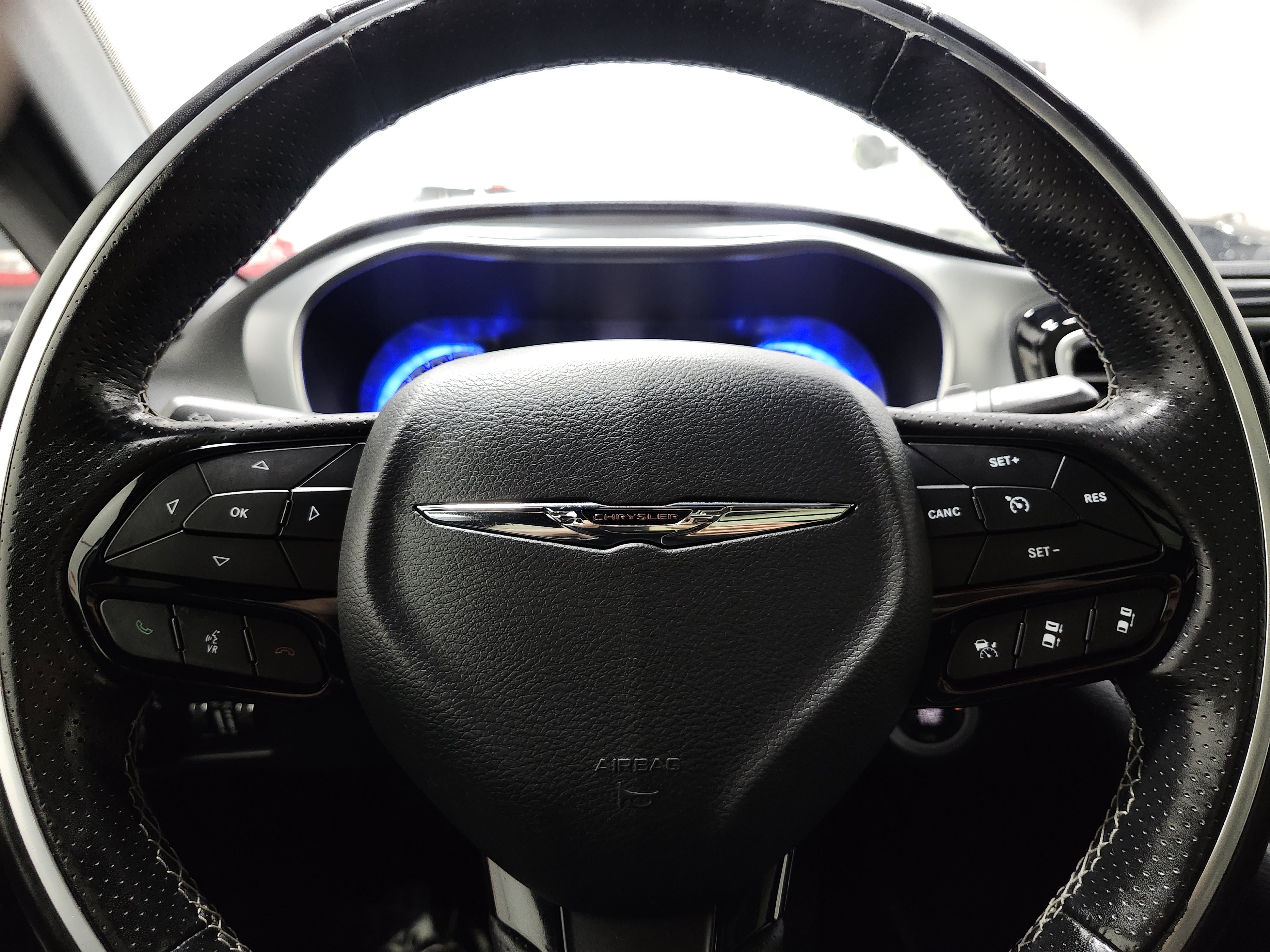 Used 2019 Chrysler Pacifica Limited w/ Advanced Safetytec Group image 28