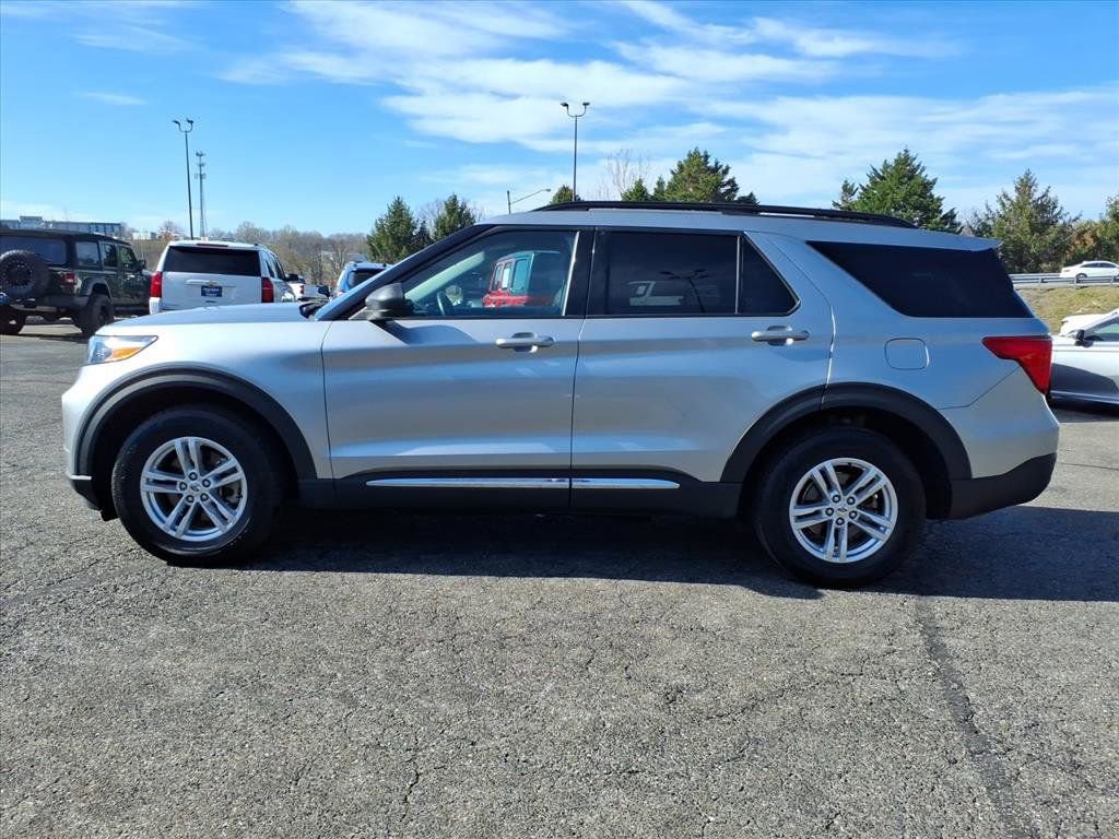 Used 2023 Ford Explorer XLT image 6