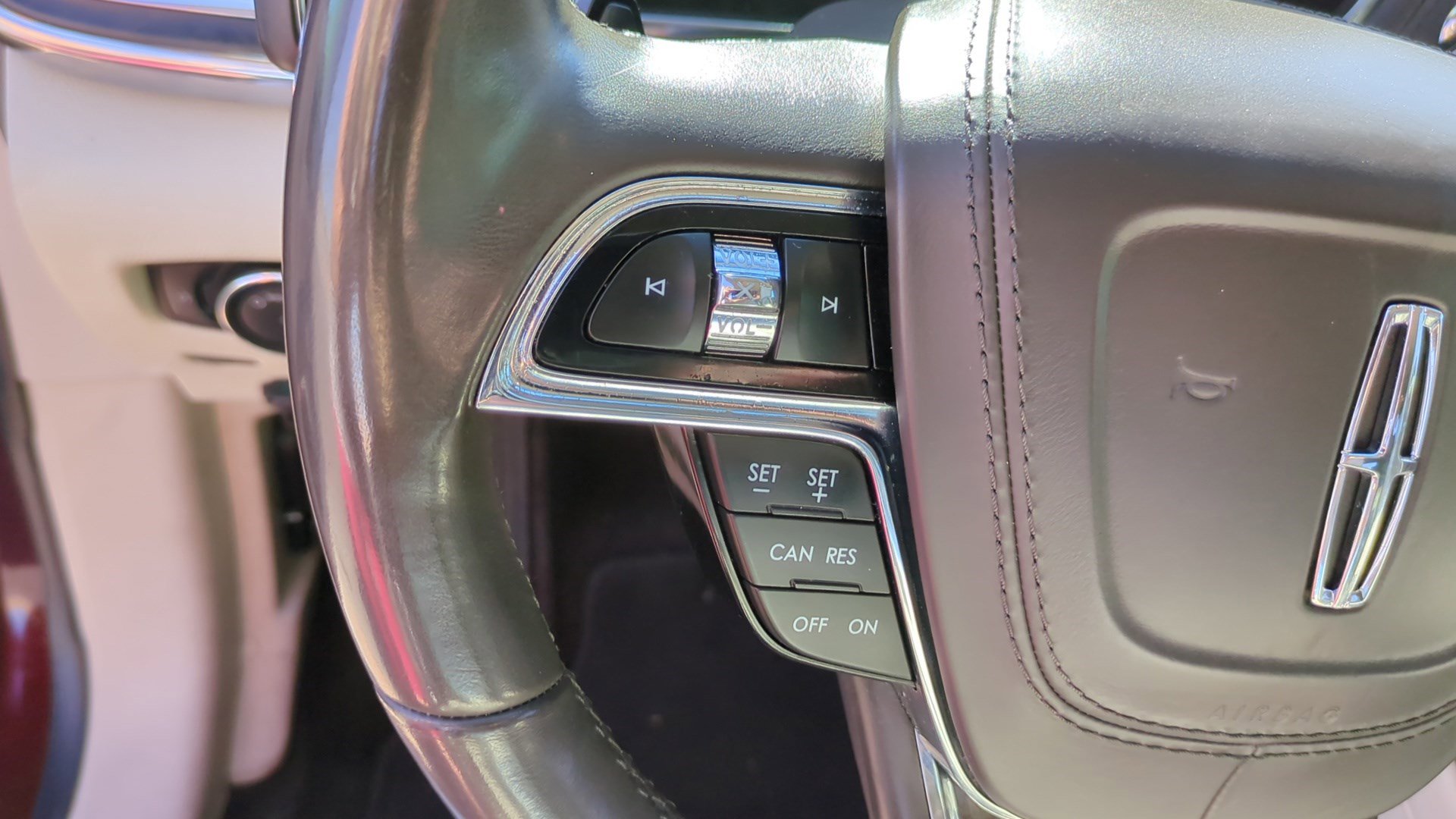 Used 2017 Lincoln Continental Reserve image 17