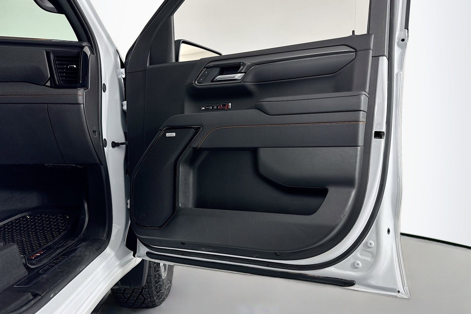 Used 2025 GMC Sierra 1500 AT4 image 23