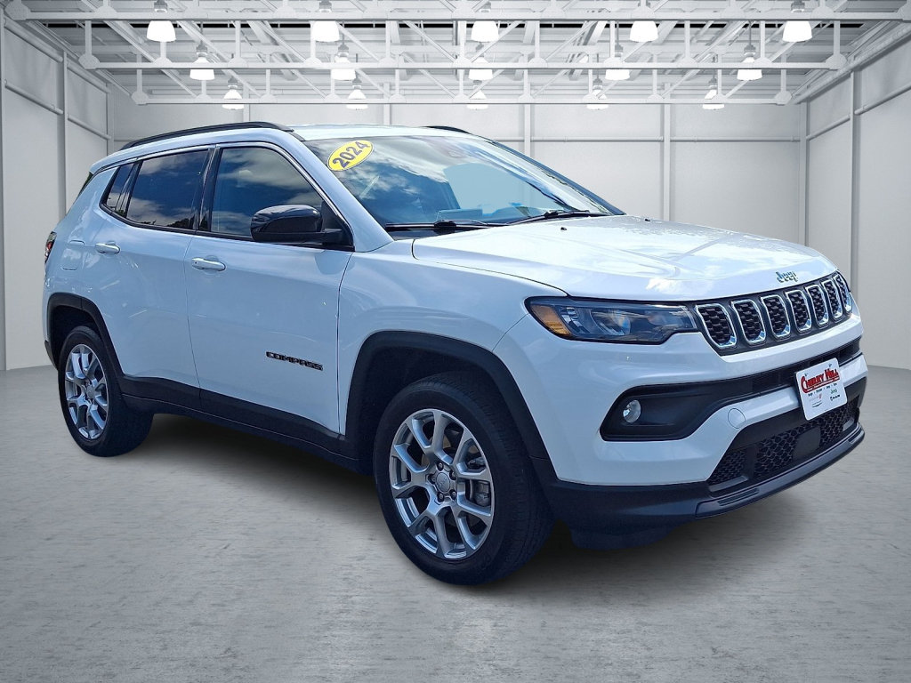 Used 2024 Jeep Compass Latitude AWD/4WD image 11