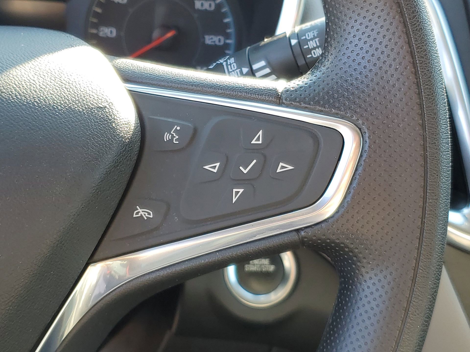 Used 2021 Chevrolet Equinox LS image 23