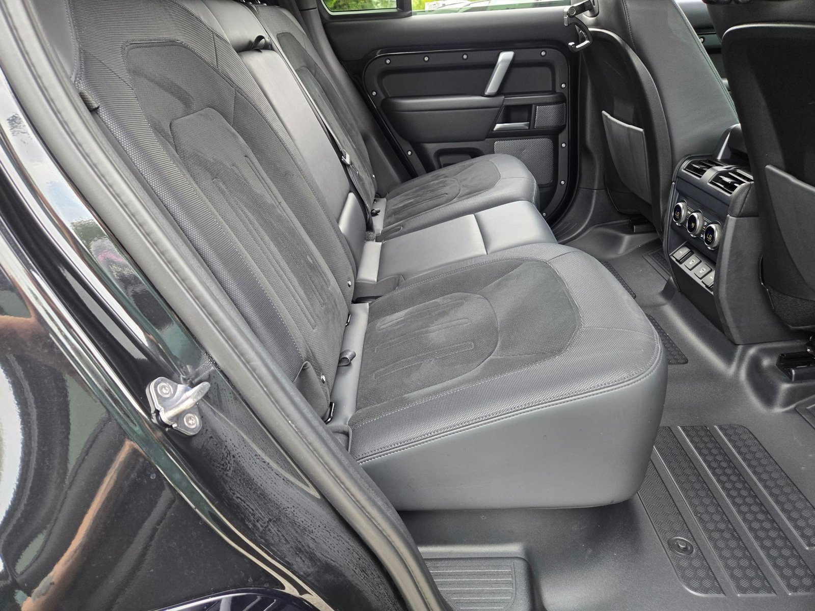 Used 2022 Land Rover Defender 110 V8 AWD/4WD image 18