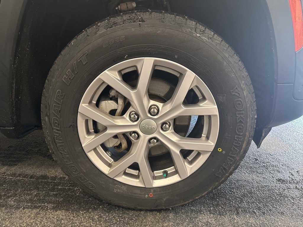 Used 2022 Jeep Grand Cherokee Limited w/ Luxury Tech Group II image 8