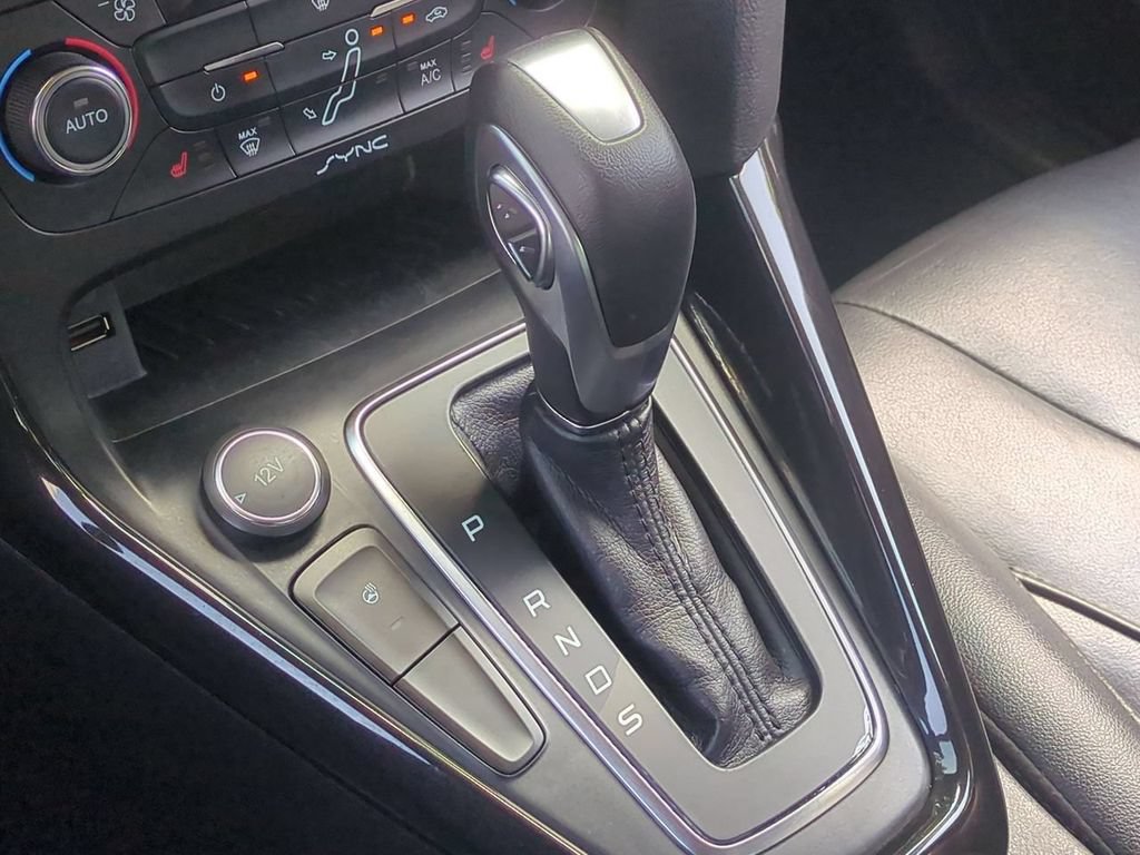 Used 2017 Ford Focus Titanium w/ Titanium Technology Package FWD image 18