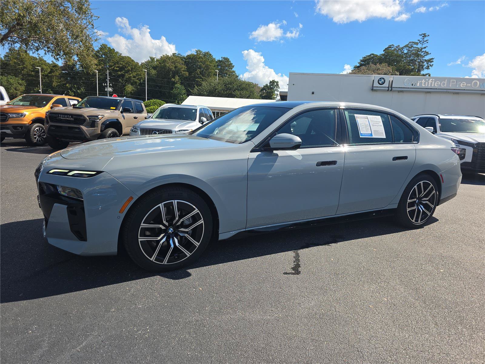 Used 2024 BMW 760i xDrive w/ Premium Package 2 AWD/4WD image 7