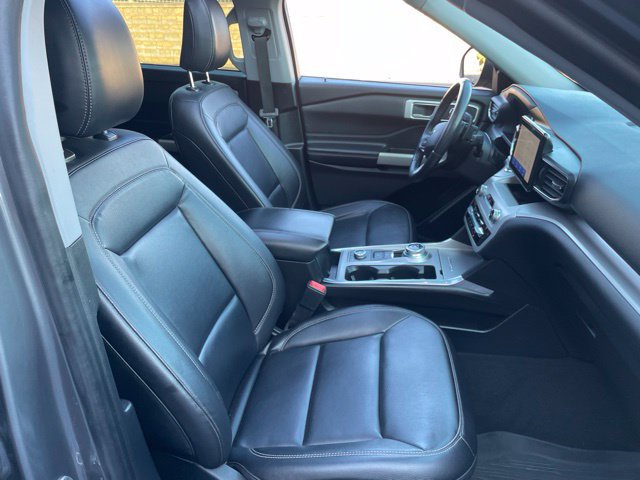 Used 2021 Ford Explorer XLT w/ Equipment Group 202A AWD/4WD image 52