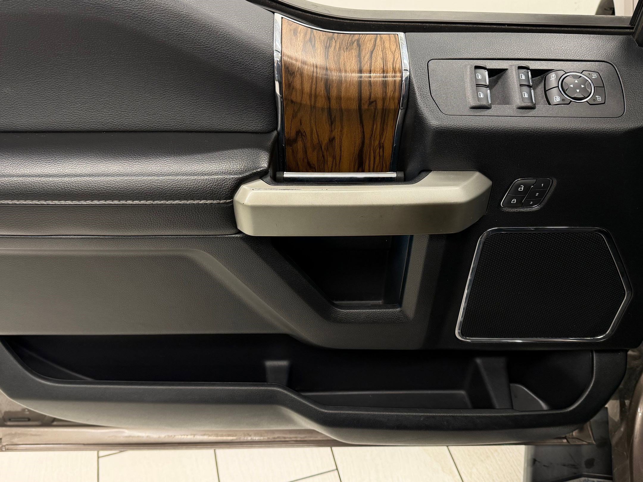 Used 2018 Ford F150 Lariat image 10