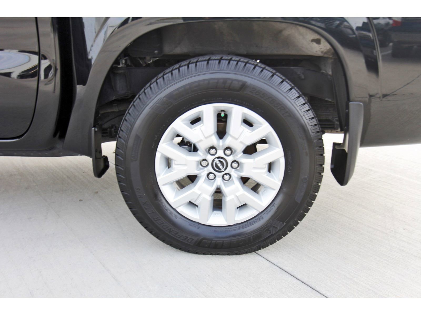 Used 2022 Nissan Frontier SV image 31