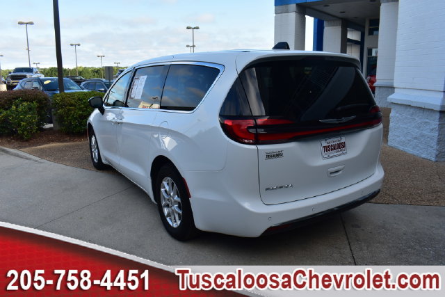 Used 2024 Chrysler Pacifica Touring-L FWD image 8
