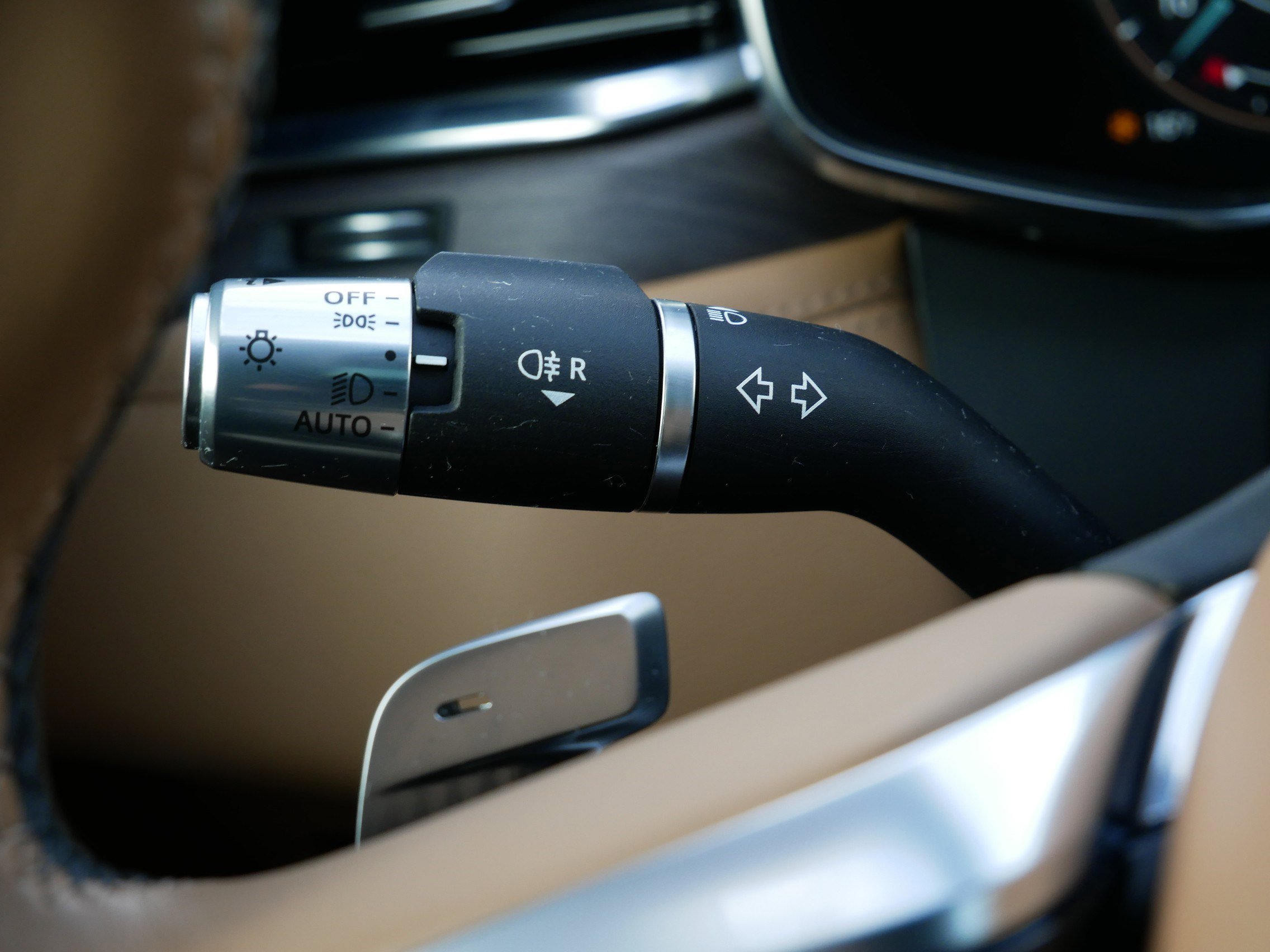 Used 2021 Jaguar XF SE image 23