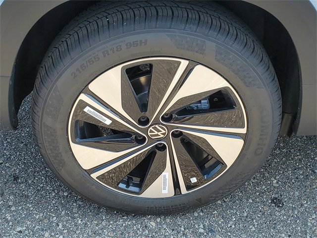 New 2025 Volkswagen Taos SE image 5