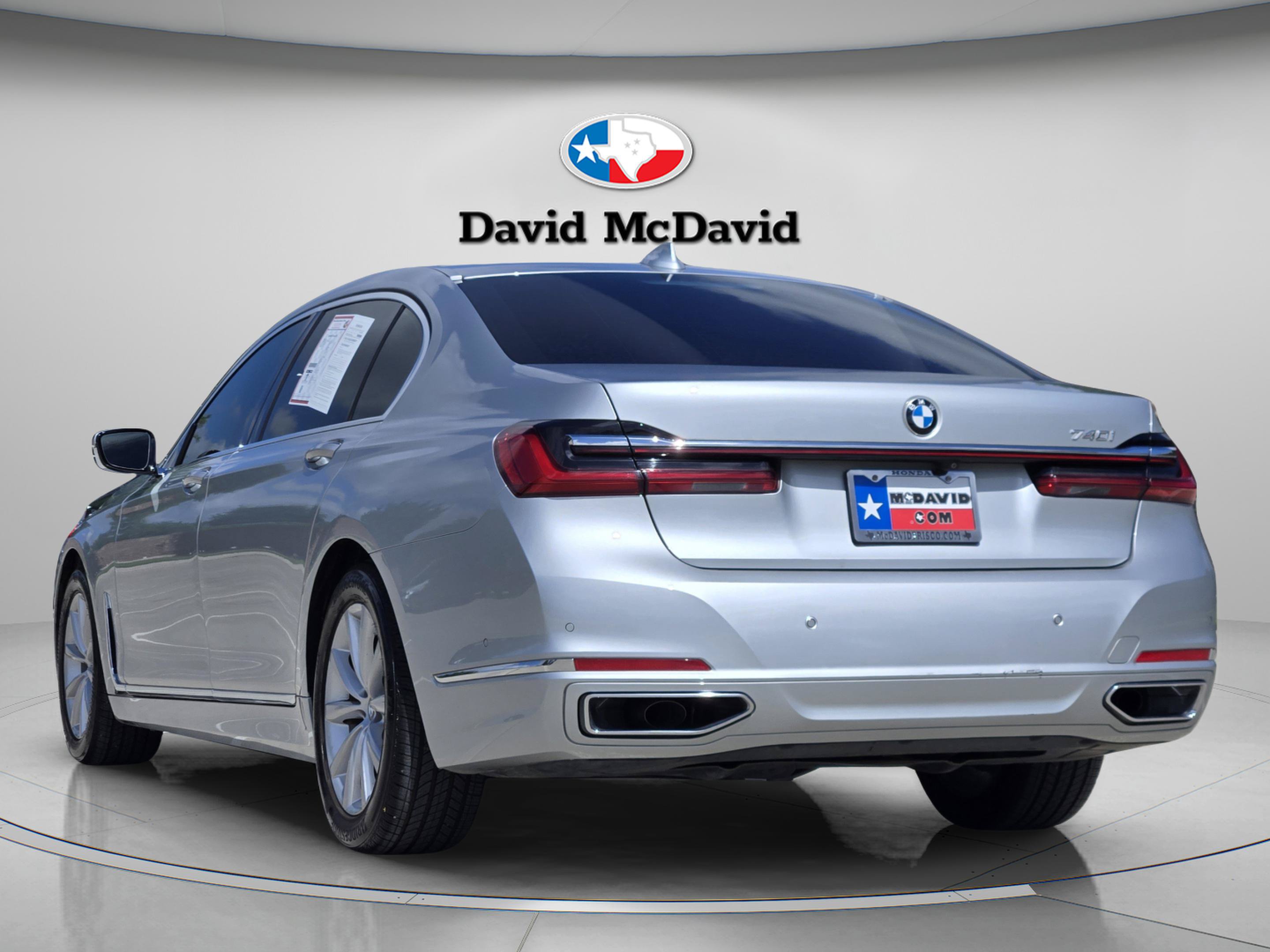 Used 2020 BMW 740i w/ Premium Package RWD image 4