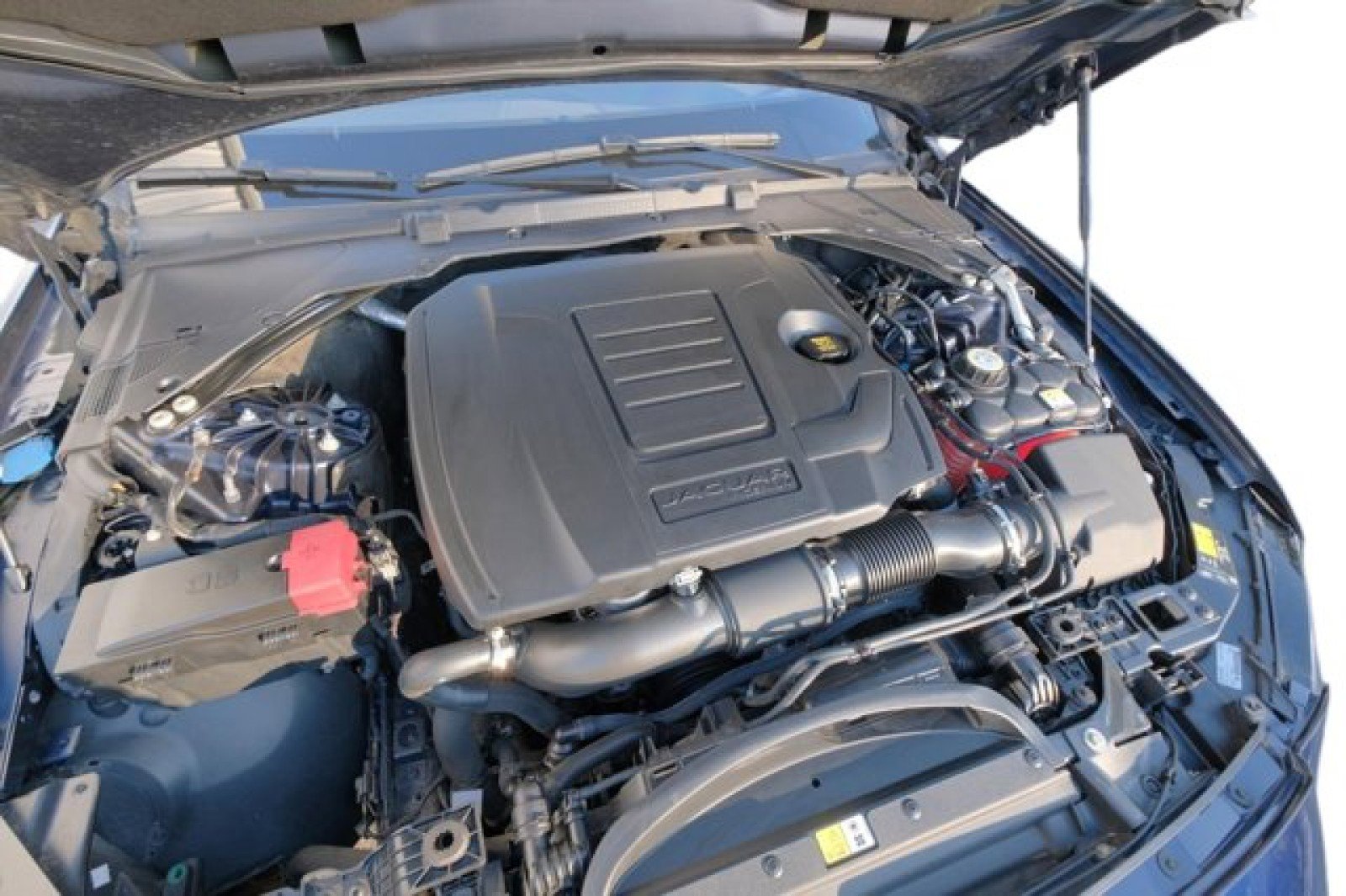 Used 2020 Jaguar XF Premium image 9