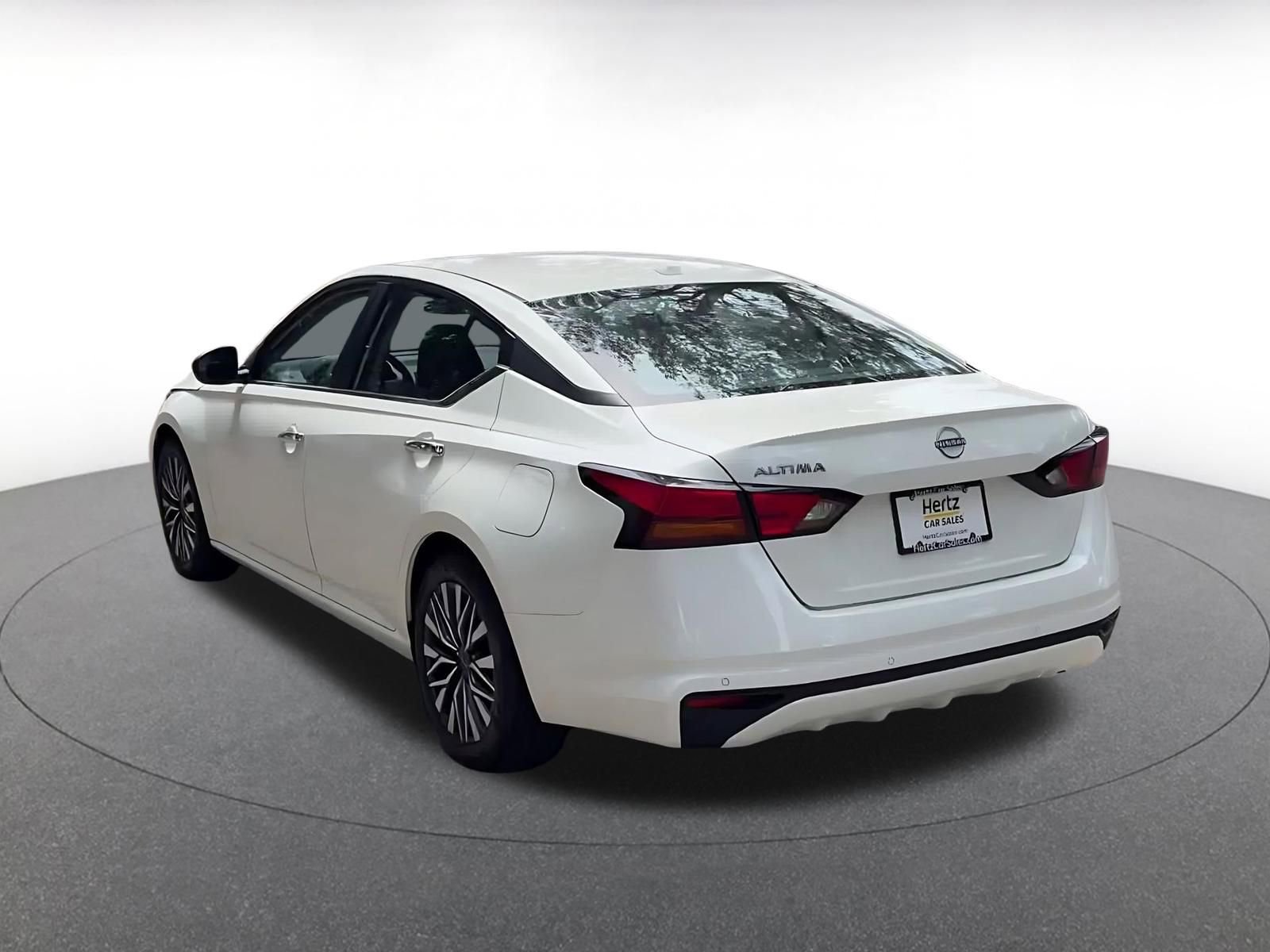 Used 2025 Nissan Altima 2.5 SV FWD image 11