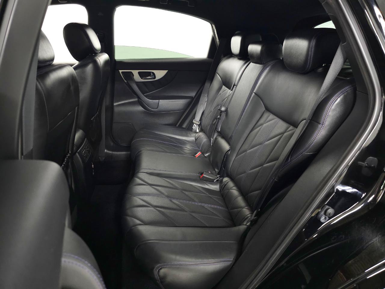 Used 2017 INFINITI QX70 AWD w/ Premium Package image 31