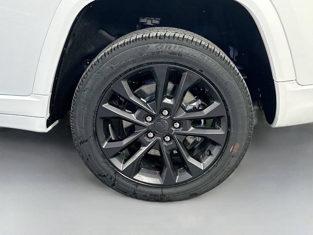 New 2026 Jeep Grand Cherokee L Limited AWD/4WD image 17
