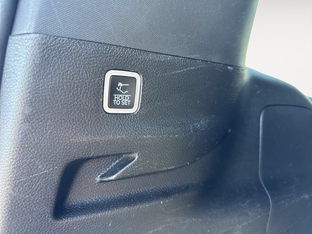 Used 2023 Jeep Wagoneer L Series II AWD/4WD image 15