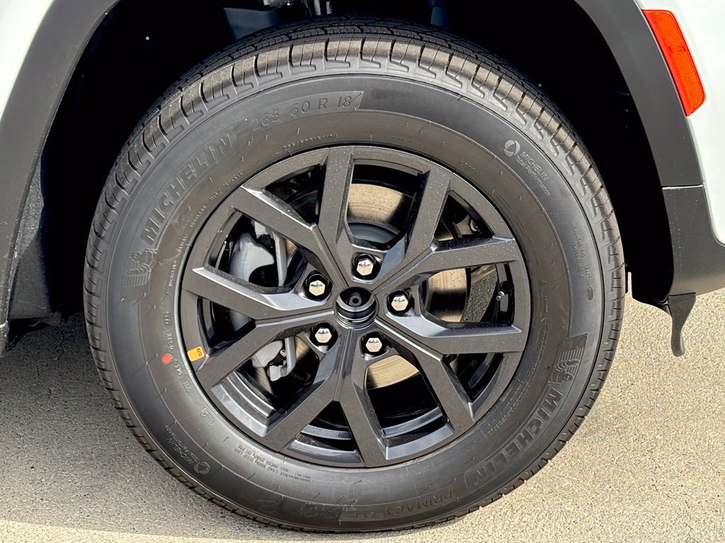 New 2027 Jeep Grand Cherokee Altitude AWD/4WD image 27