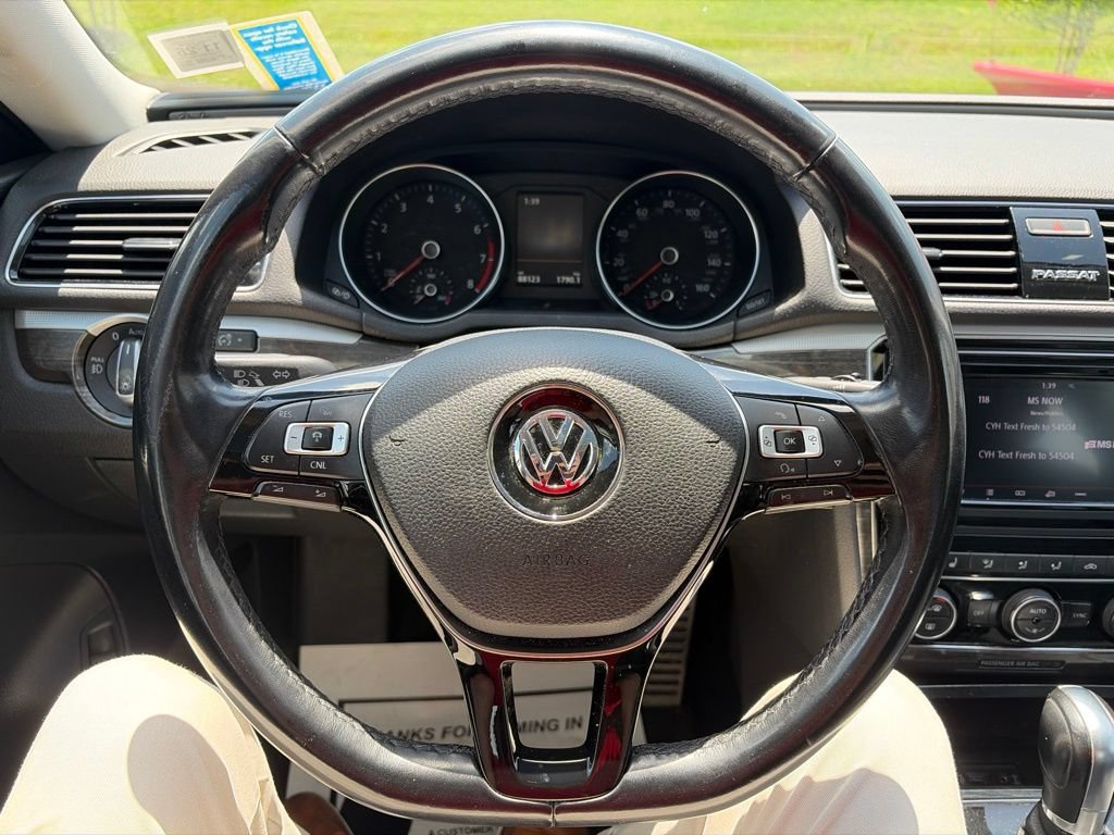 Used 2018 Volkswagen Passat 2.0T SEL Premium FWD image 5