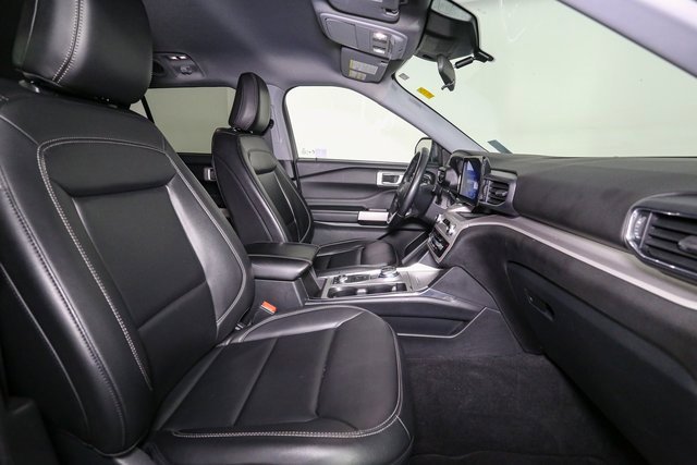 Used 2023 Ford Explorer XLT w/ Equipment Group 202A image 17