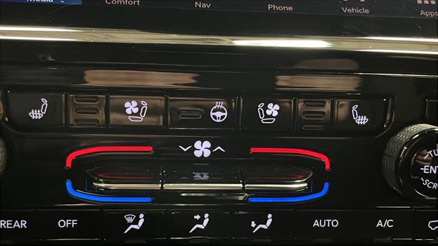 Used 2024 Jeep Grand Cherokee Limited w/ Luxury Tech Group II image 34