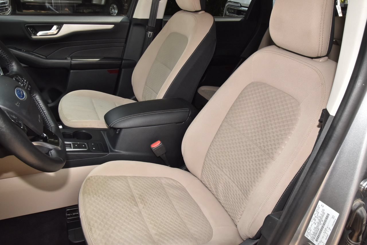 Used 2021 Ford Escape SE w/ SE Sport Appearance Package FWD image 32