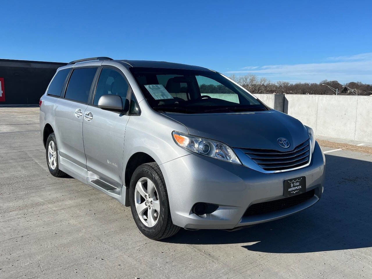 Used 2015 Toyota Sienna LE image 6