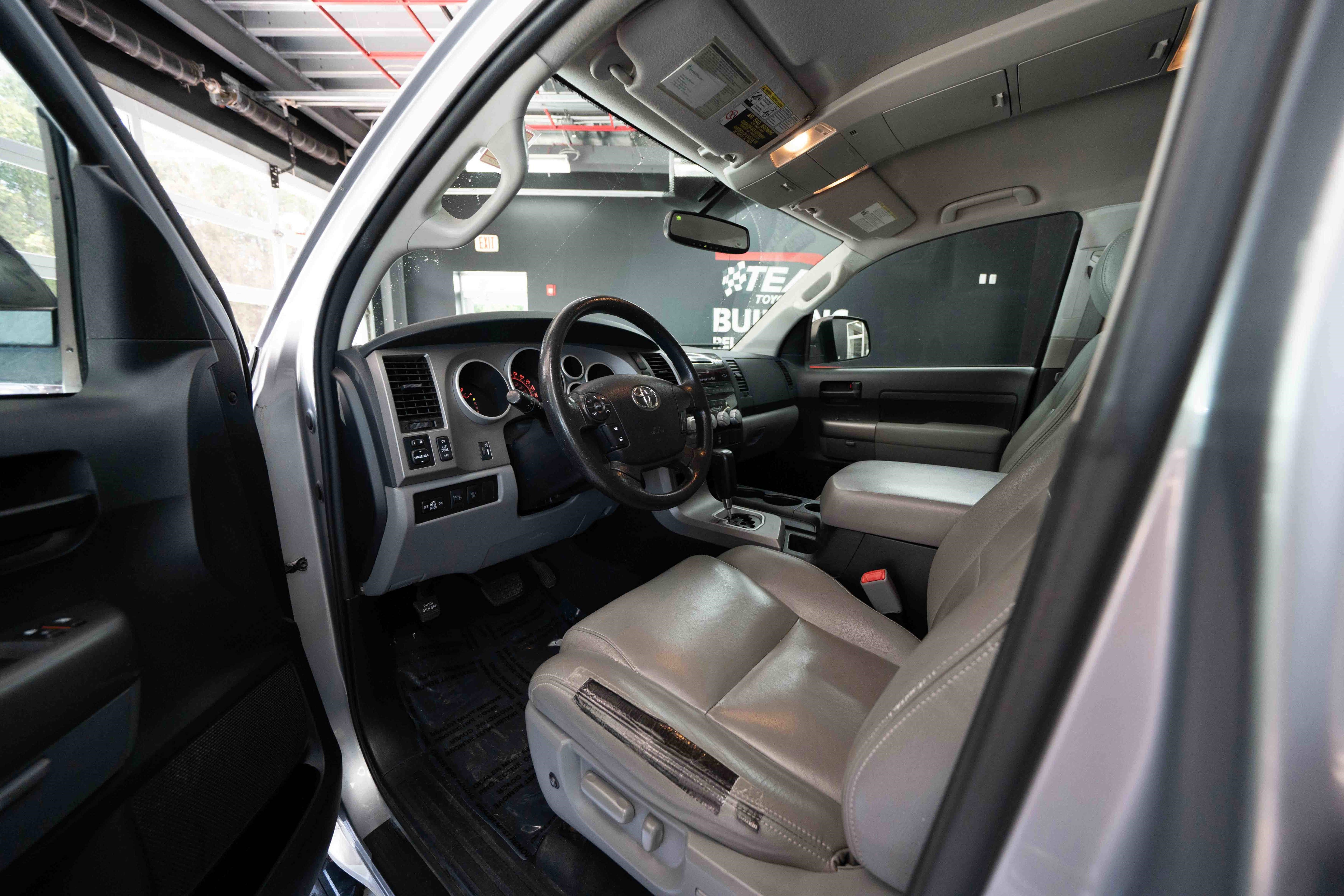 Used 2013 Toyota Tundra 4x4 Double Cab w/ TRD Off-Road Pkg image 8