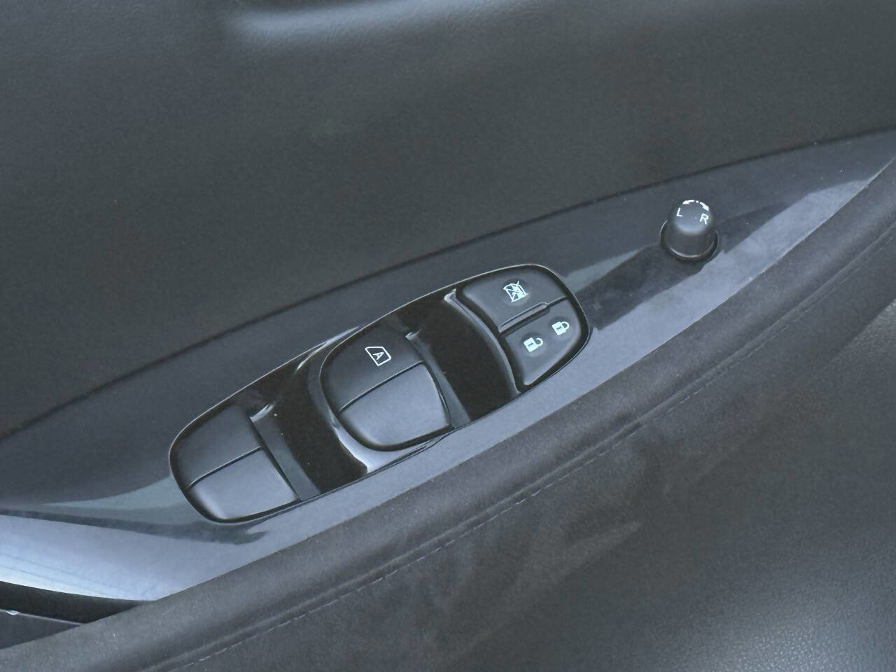 Used 2017 Nissan Leaf SV image 10