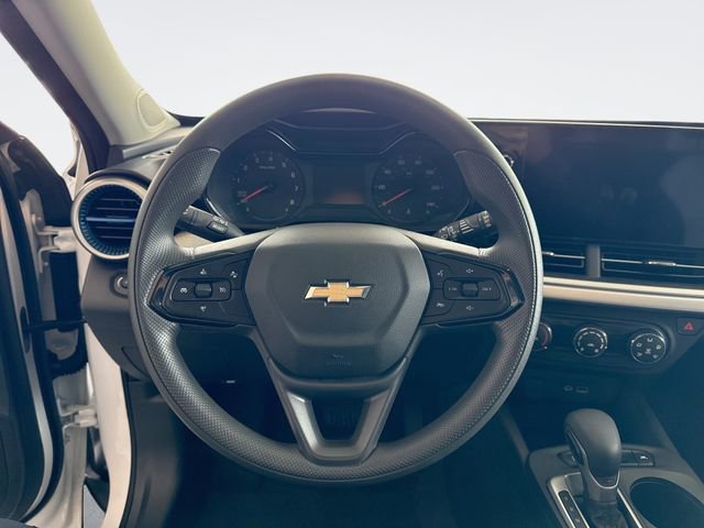 Used 2025 Chevrolet Trax LS image 14