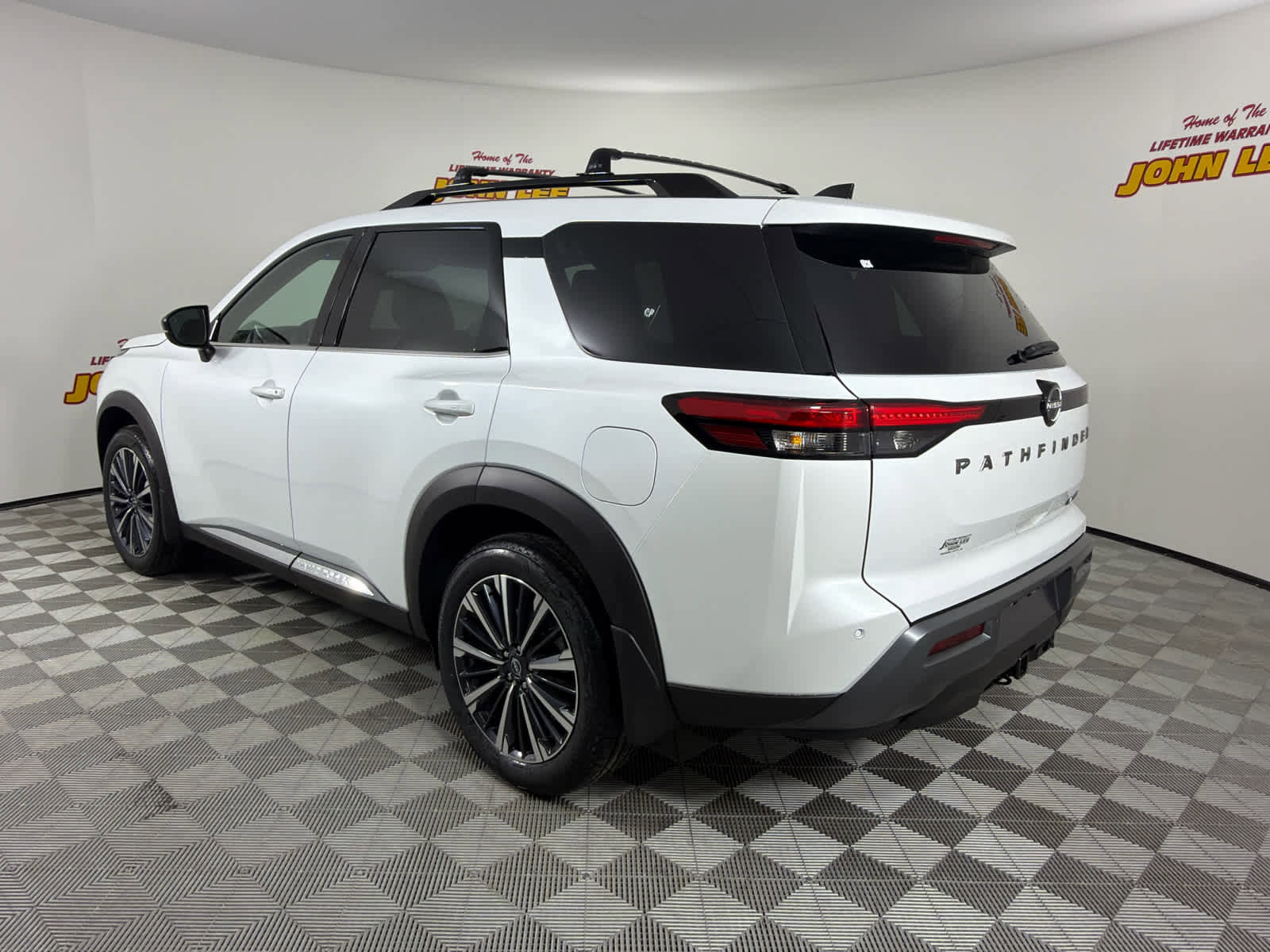 New 2026 Nissan Pathfinder Platinum image 3