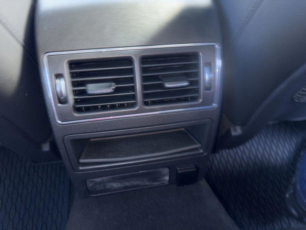 Used 2022 Jaguar XF SE image 27