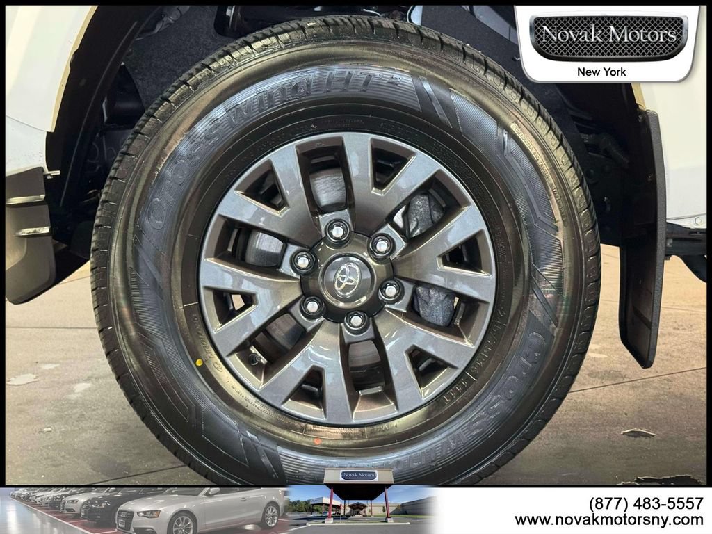 Used 2023 Toyota Tacoma SR5 AWD/4WD image 10