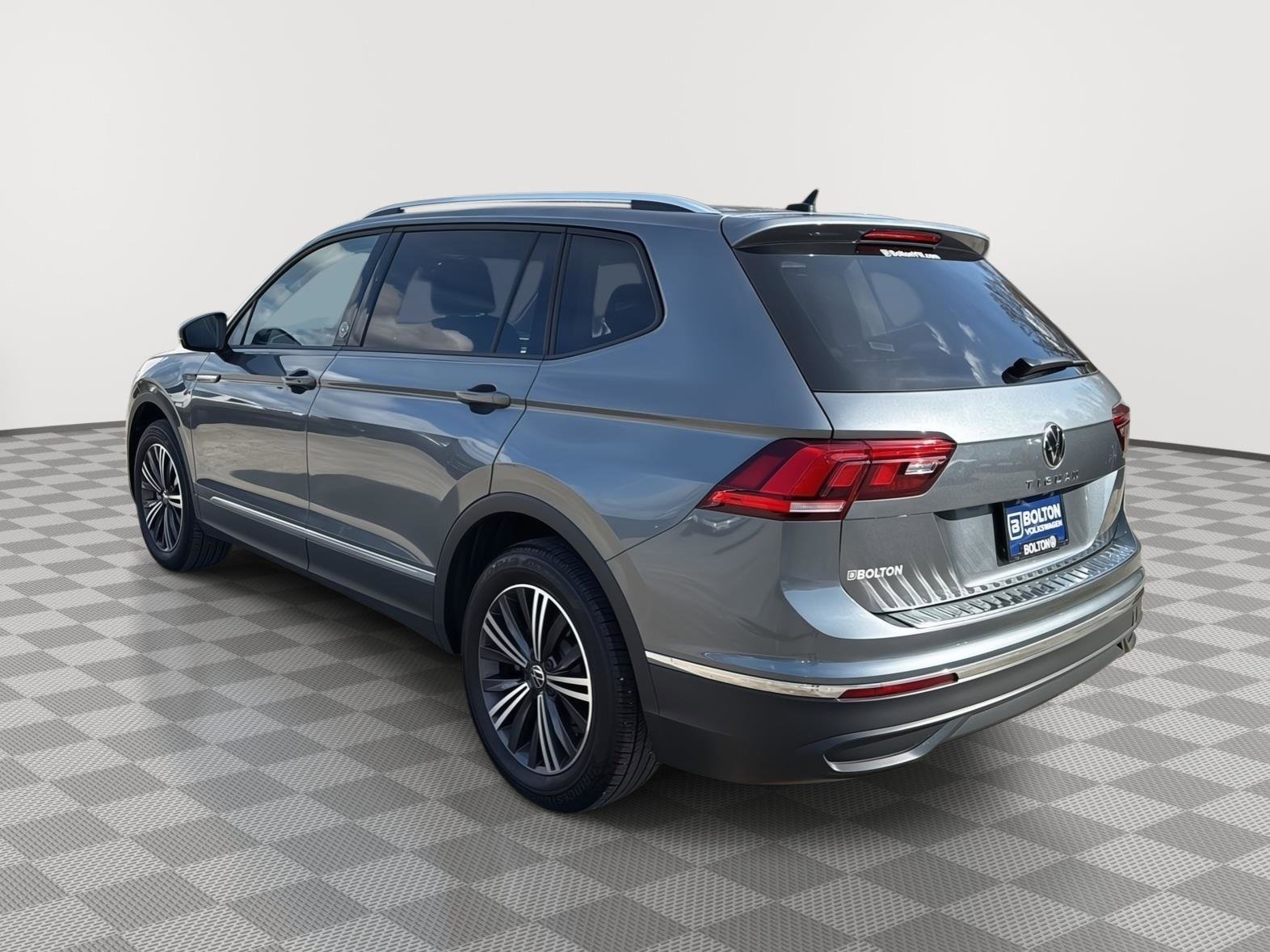 Used 2024 Volkswagen Tiguan Wolfsburg Edition image 3