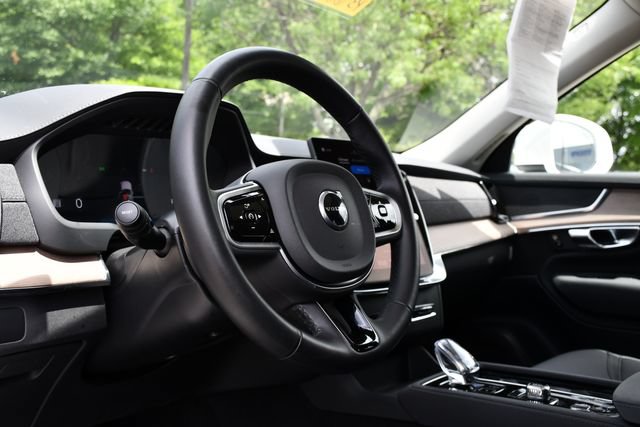 Used 2025 Volvo XC90 B6 Plus AWD/4WD image 13