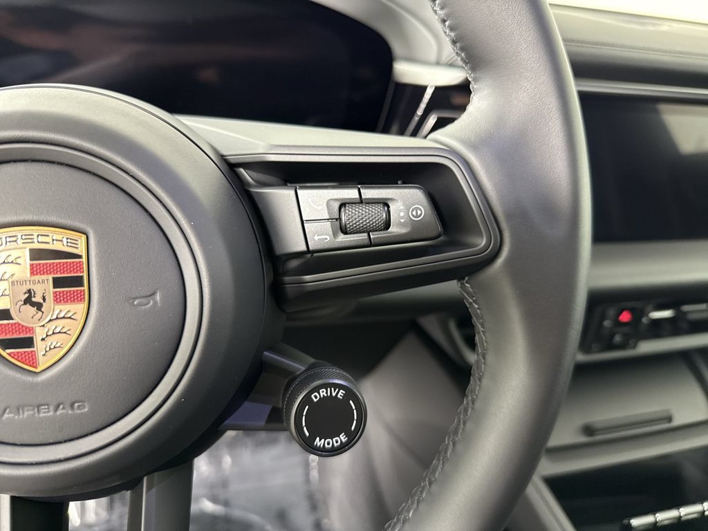 Certified 2025 Porsche Macan 4 Electric AWD/4WD image 38