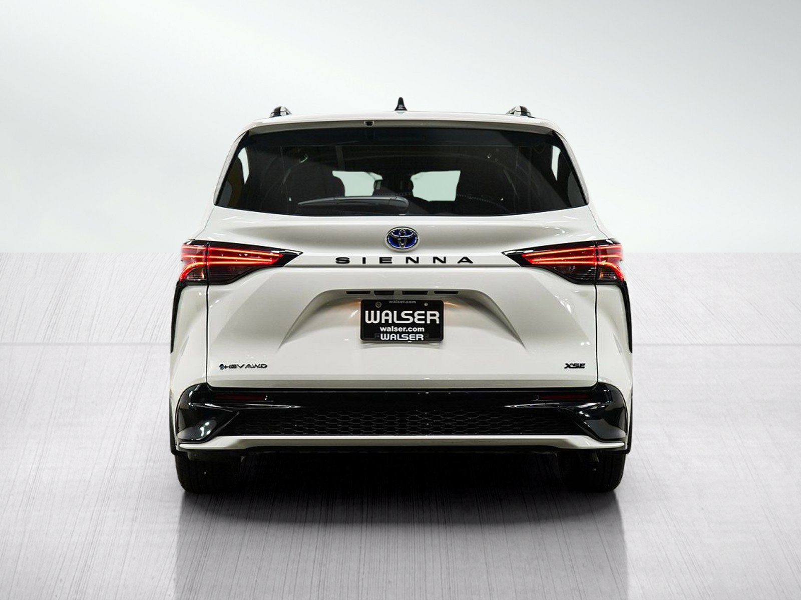 Used 2025 Toyota Sienna XSE AWD/4WD image 4