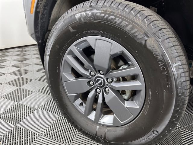 Used 2025 Nissan Frontier SV w/ SV Convenience Package RWD image 13