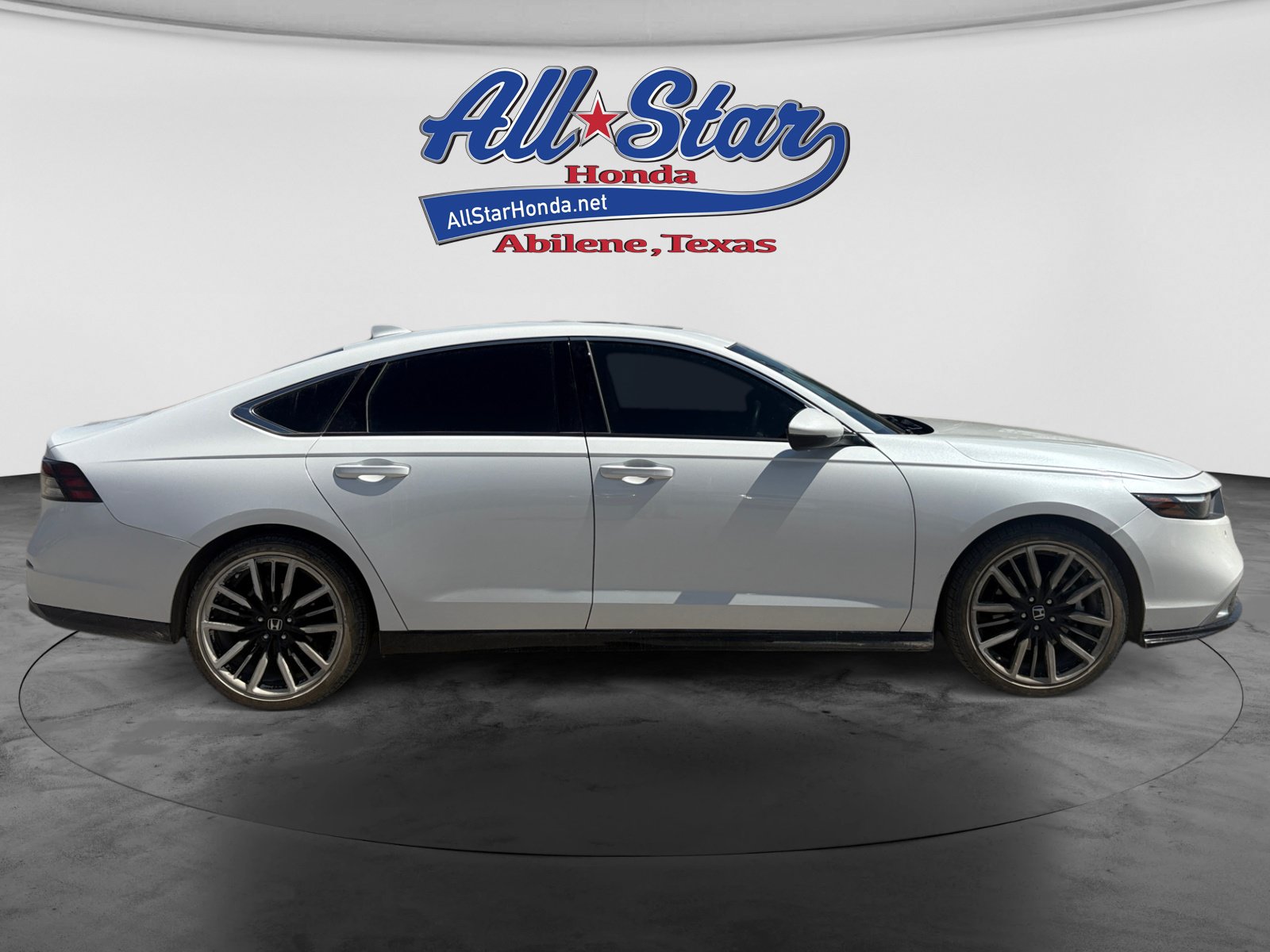 Used 2025 Honda Accord Touring image 4
