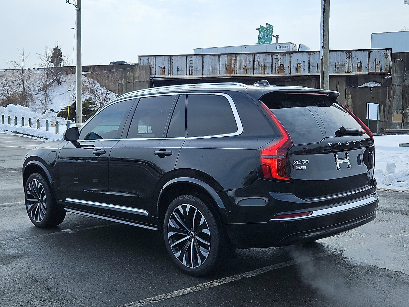 Certified 2025 Volvo XC90 T8 Ultra w/ Protection Package Premier image 4