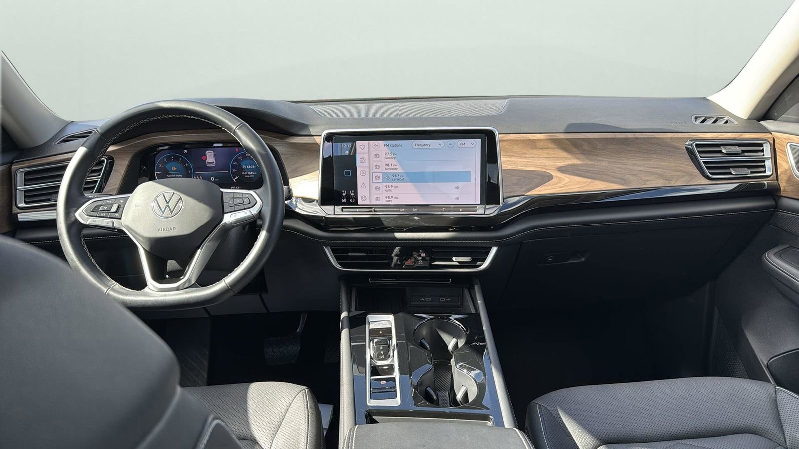 Used 2025 Volkswagen Atlas SE image 22