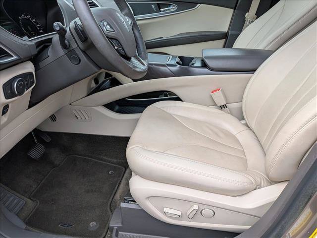 Used 2018 Lincoln MKX Reserve w/ Driver Assistance Package FWD image 17
