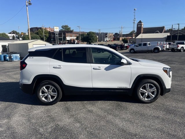 Used 2024 GMC Terrain SLE image 4